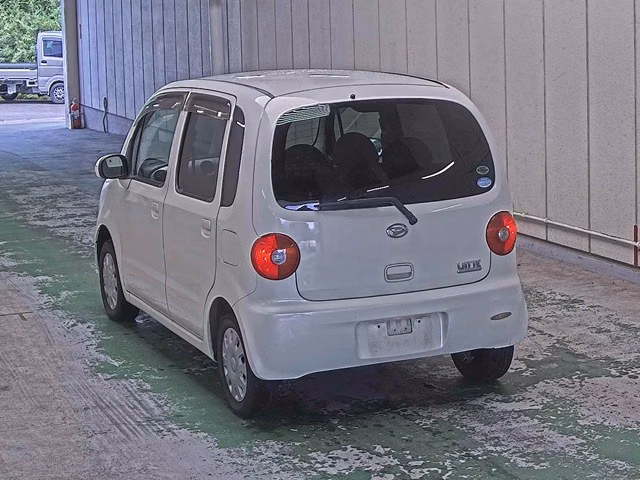DAIHATSU MOVE LATTE