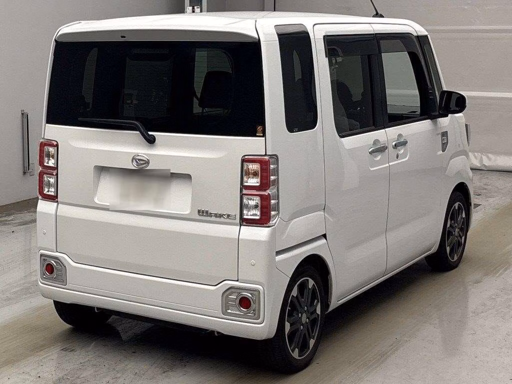DAIHATSU WAKE