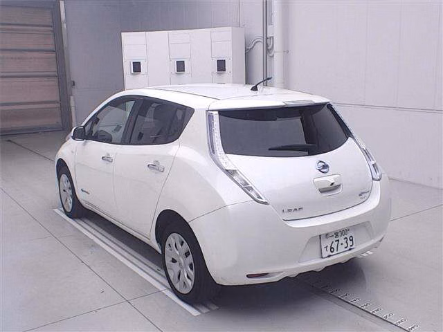 NISSAN LEAF