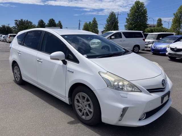 TOYOTA PRIUS ALPHA