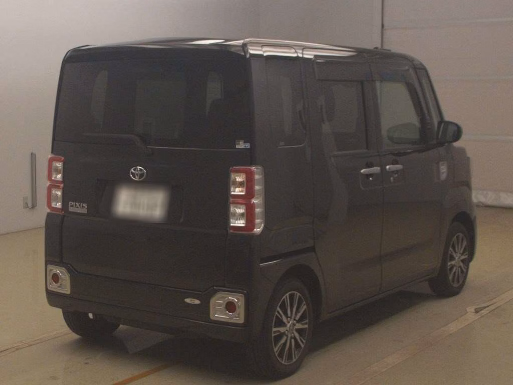 TOYOTA PIXIS MEGA