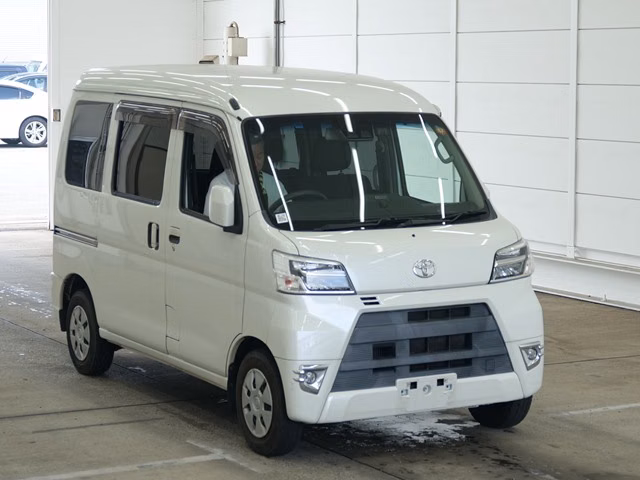 TOYOTA PIXIS VAN
