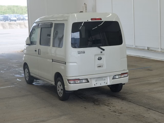 TOYOTA PIXIS VAN