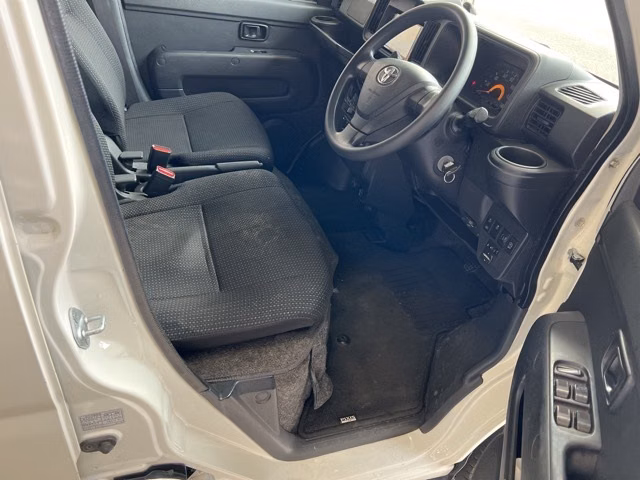 TOYOTA PIXIS VAN