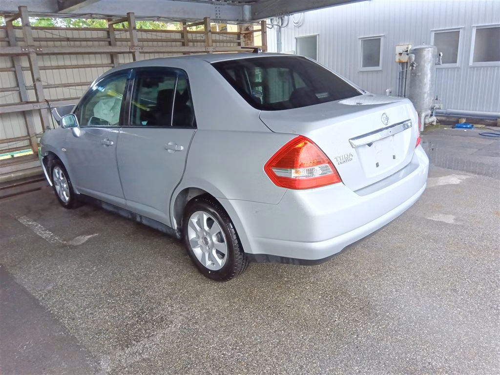 NISSAN TIIDA LATIO