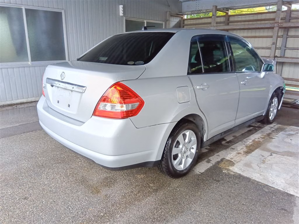NISSAN TIIDA LATIO