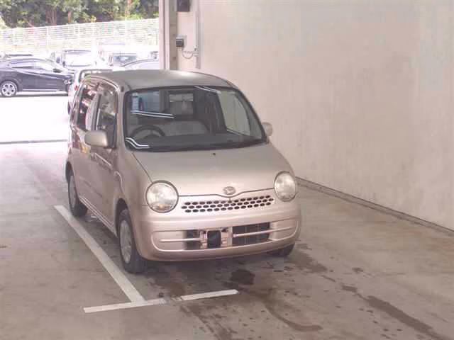 DAIHATSU MOVE LATTE
