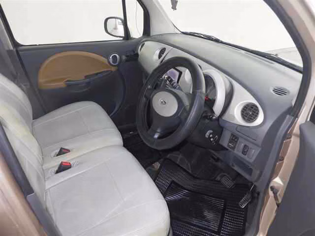 DAIHATSU MOVE LATTE