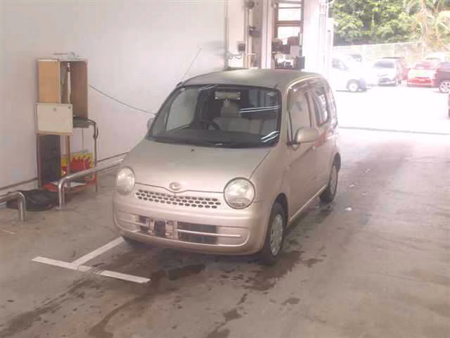 DAIHATSU MOVE LATTE