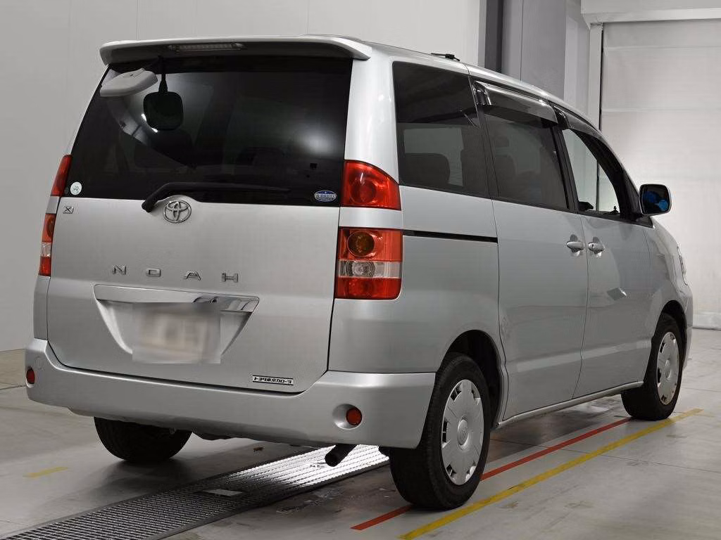TOYOTA NOAH