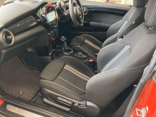 MINI HATCH
