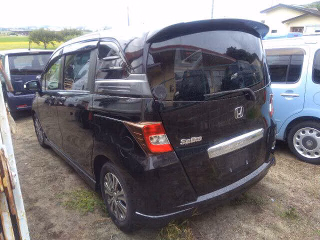 HONDA FREED SPIKE