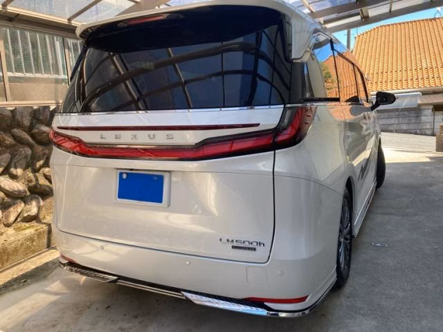 LEXUS LM500H