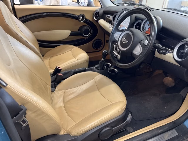 MINI HATCH