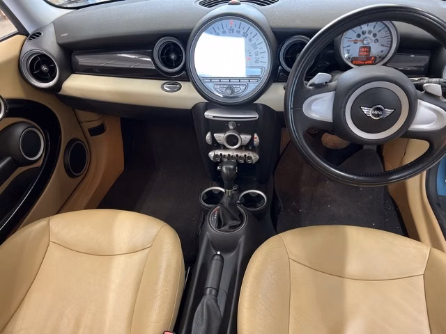 MINI HATCH