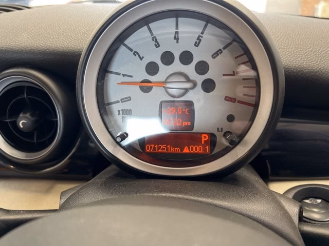 MINI HATCH