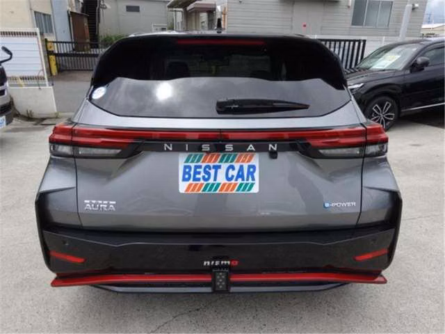 Nissan Aura