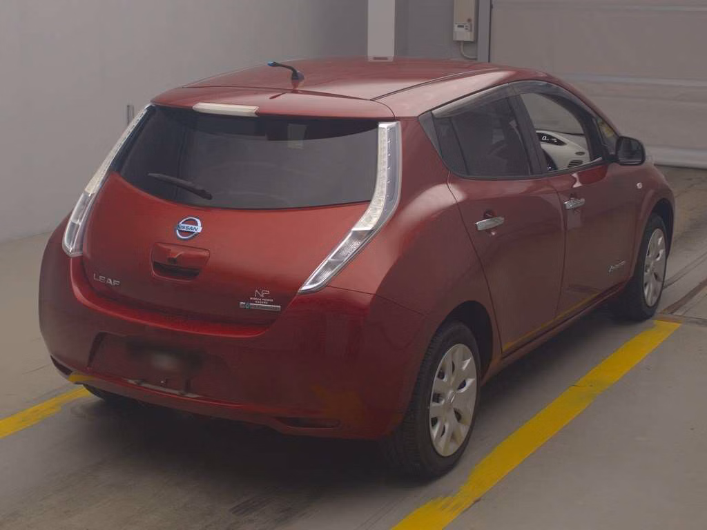 NISSAN LEAF