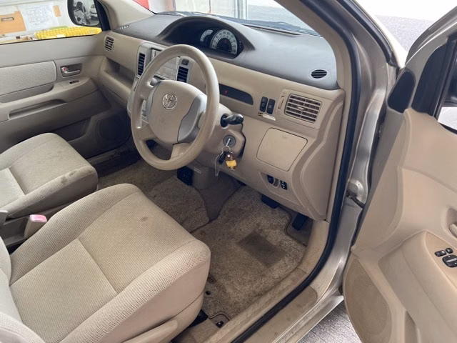 TOYOTA RAUM