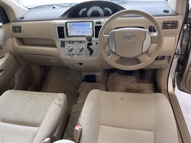 TOYOTA RAUM