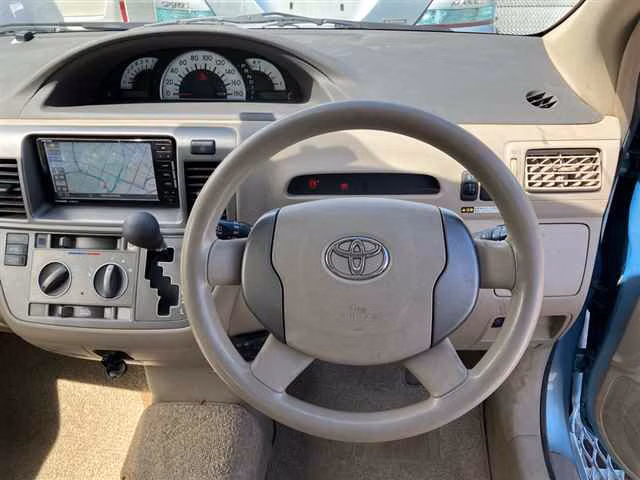 TOYOTA RAUM