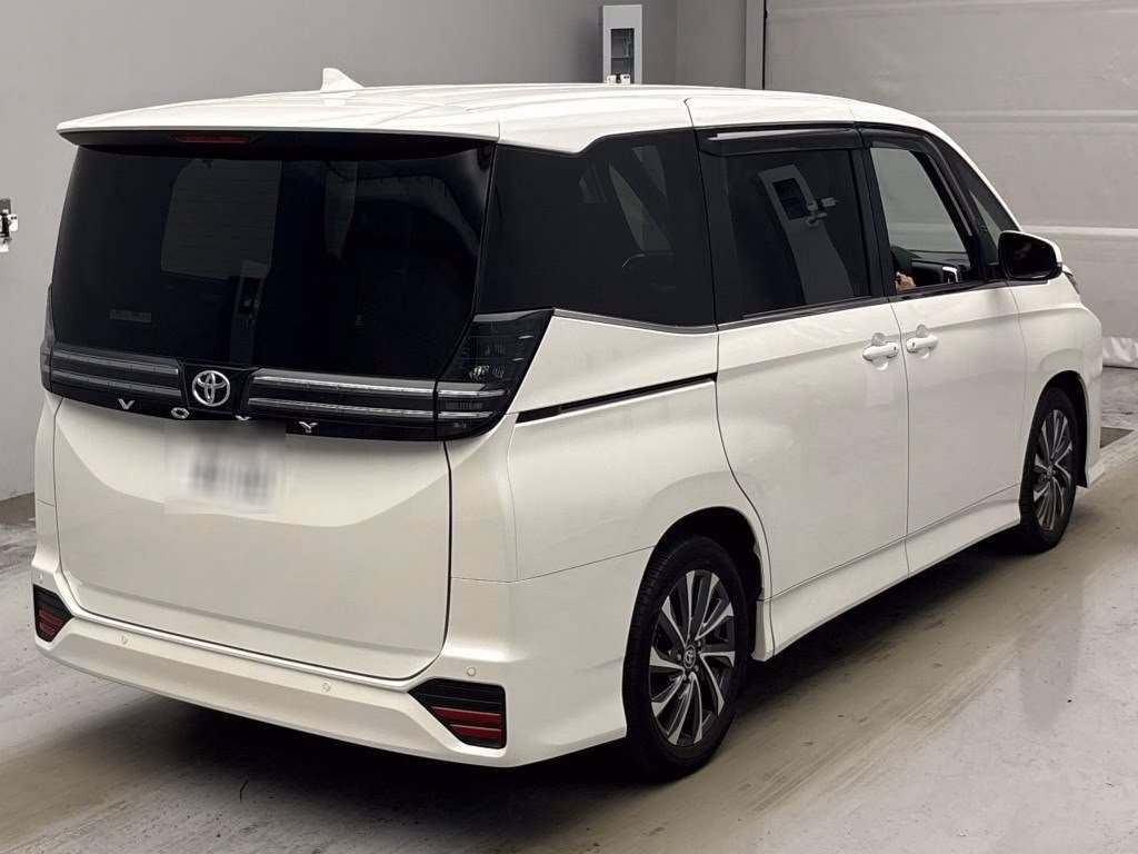 TOYOTA VOXY