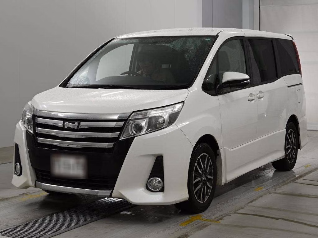 TOYOTA NOAH