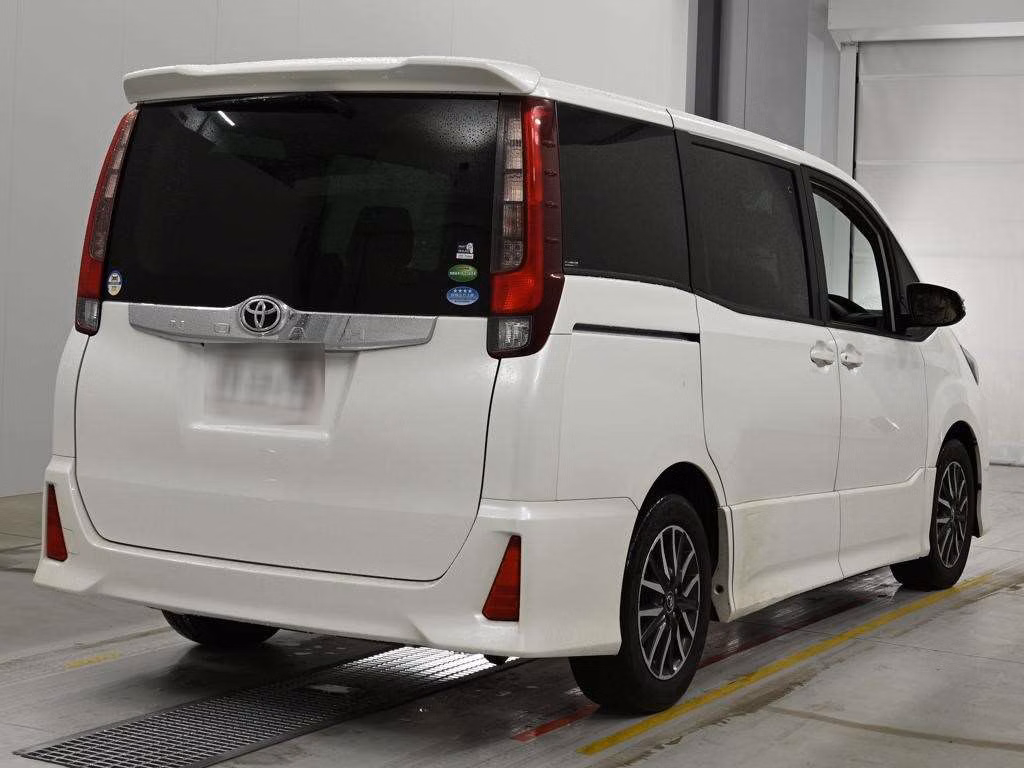 TOYOTA NOAH