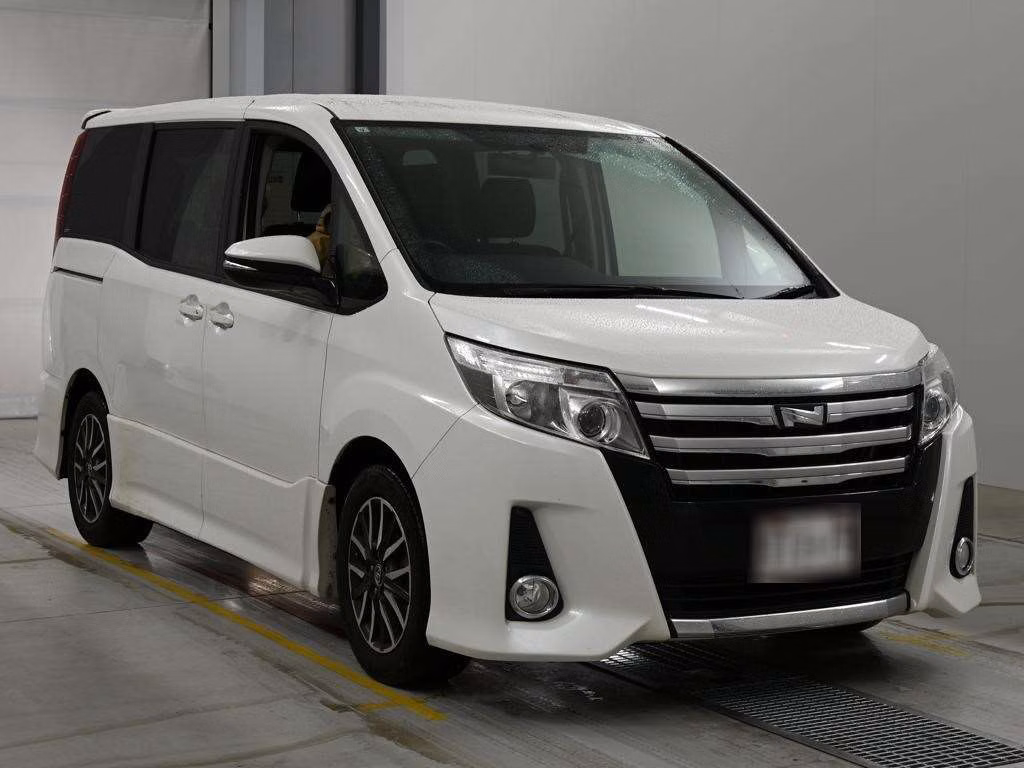 TOYOTA NOAH