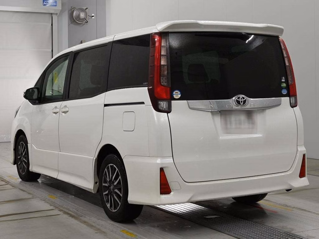 TOYOTA NOAH