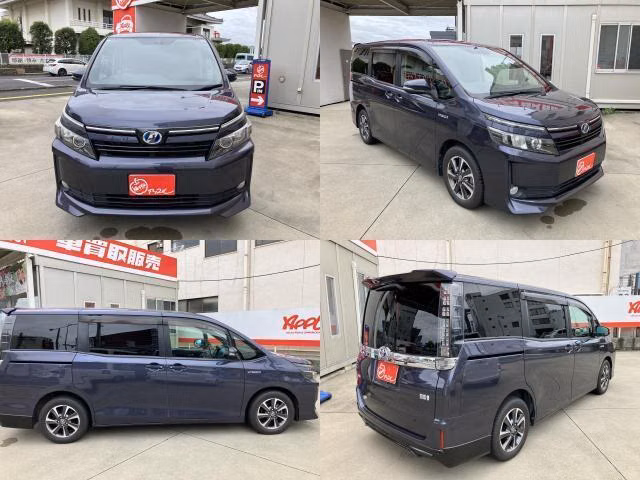 TOYOTA VOXY