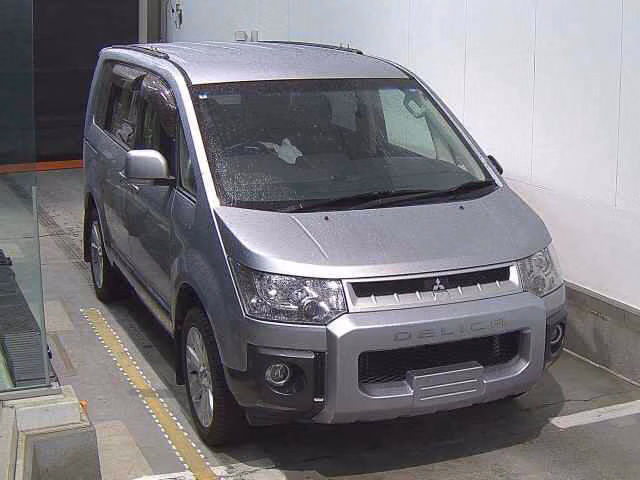 Mitsubishi Delica D:5