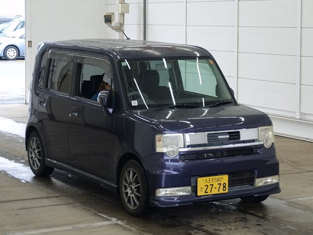 DAIHATSU MOVE CONTE