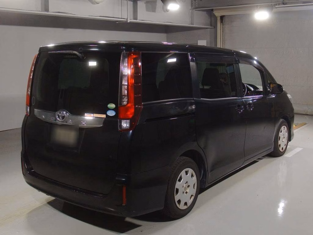 TOYOTA NOAH