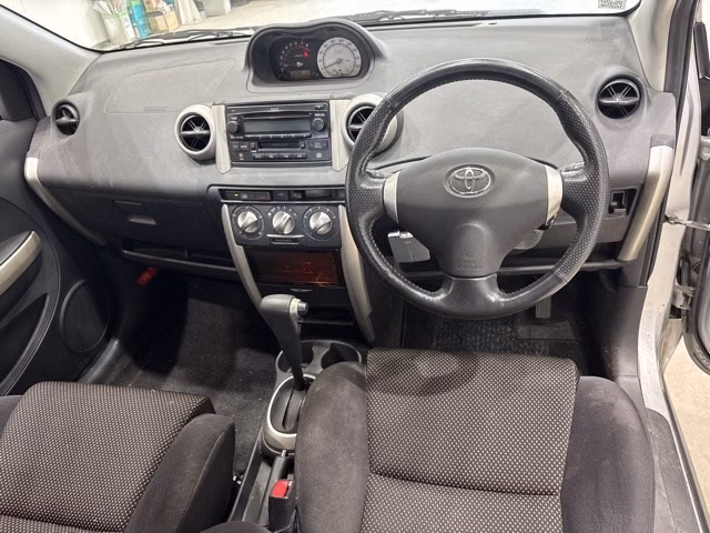TOYOTA IST