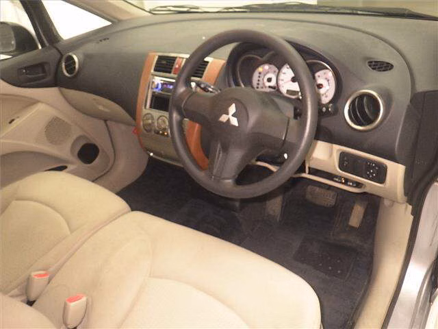 MITSUBISHI COLT