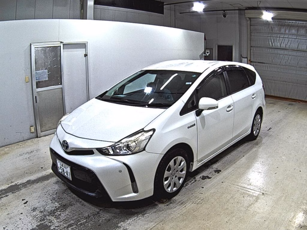TOYOTA PRIUS ALPHA