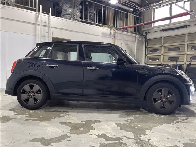 MINI HATCH