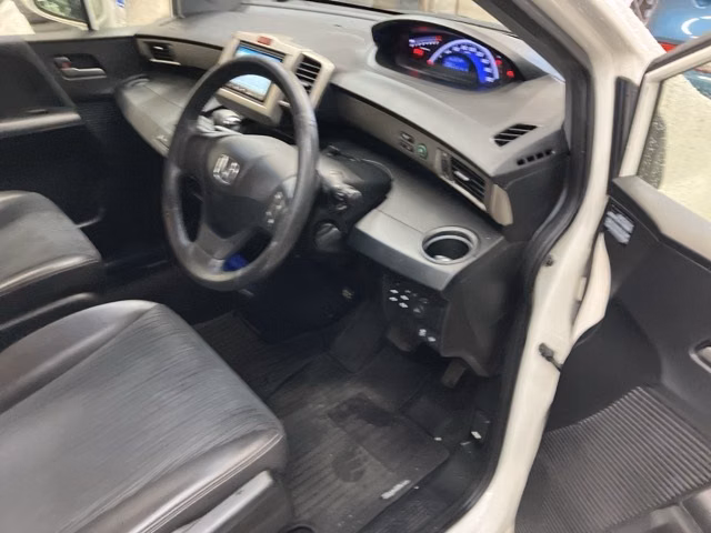 HONDA FREED SPIKE