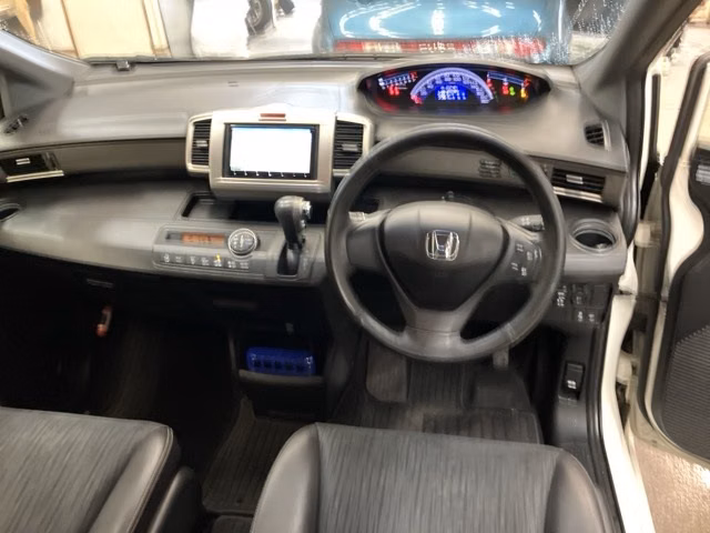 HONDA FREED SPIKE