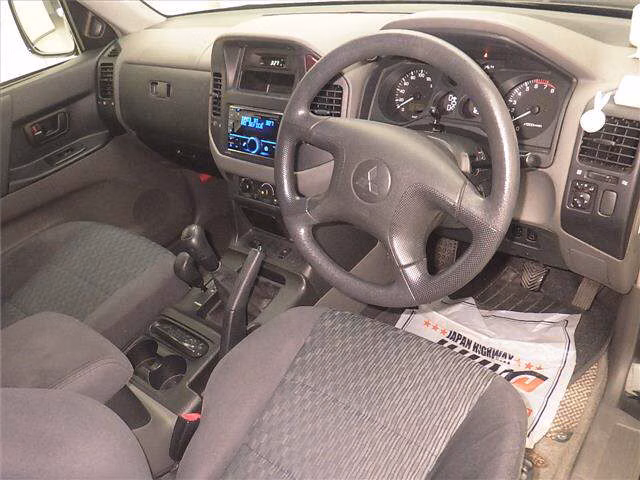 MITSUBISHI PAJERO