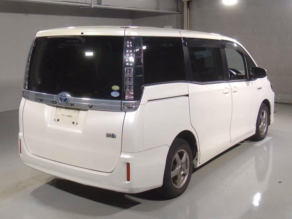 TOYOTA VOXY