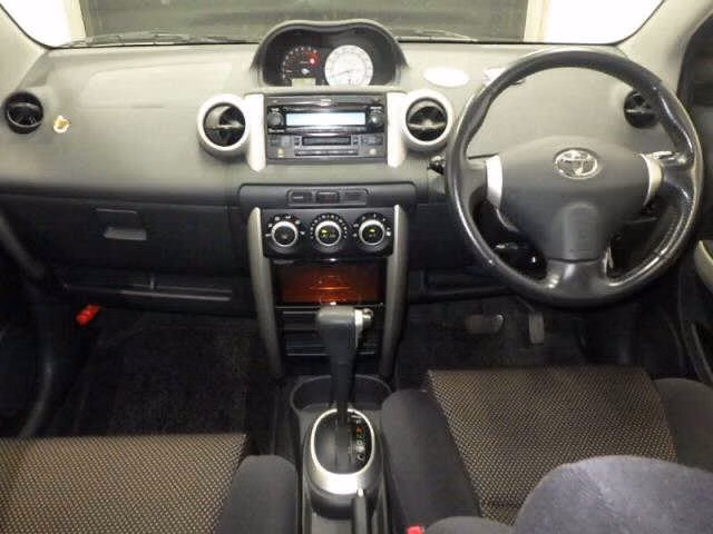 TOYOTA IST
