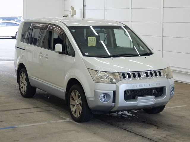 Mitsubishi Delica D:5