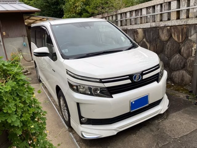 TOYOTA VOXY
