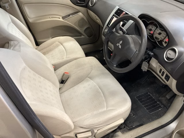 MITSUBISHI COLT