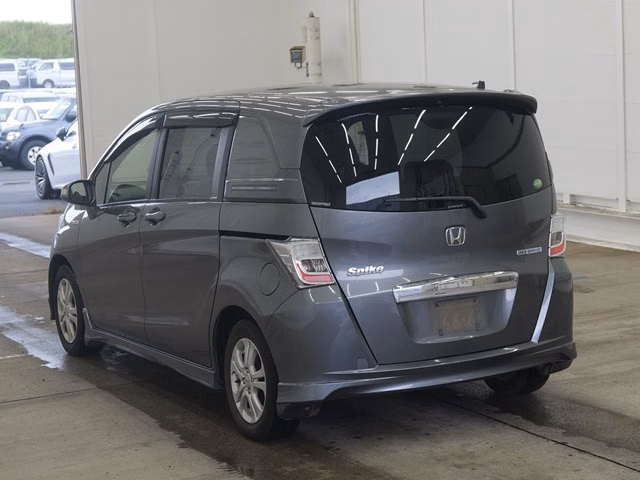 HONDA FREED SPIKE