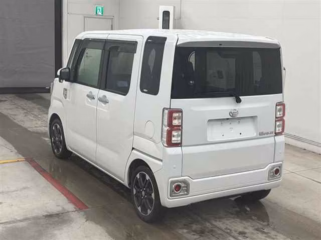 DAIHATSU WAKE