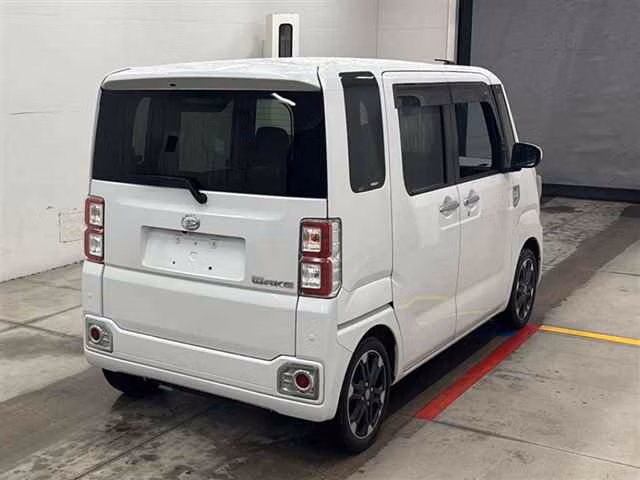 DAIHATSU WAKE