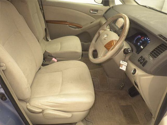 TOYOTA ISIS